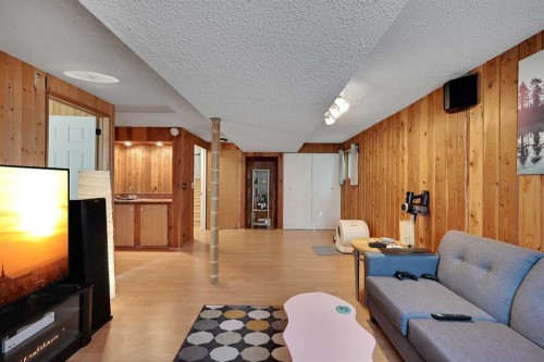 160 Strathcona Close Sw, Calgary, AB - Indoor