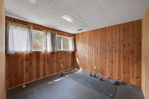 160 Strathcona Close Sw, Calgary, AB - Indoor Photo Showing Other Room