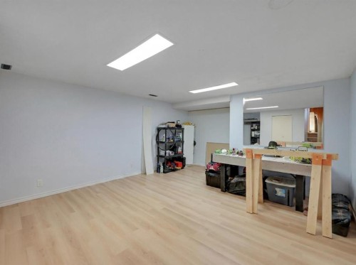 160 Strathcona Close Sw, Calgary, AB - Indoor