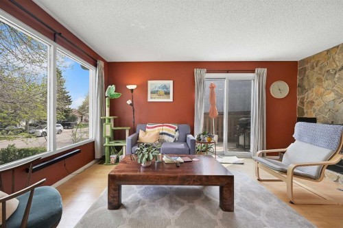 160 Strathcona Close Sw, Calgary, AB - Indoor Photo Showing Living Room