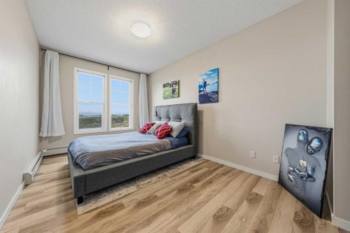404-207 Sunset Drive, Cochrane, AB - Indoor Photo Showing Bedroom