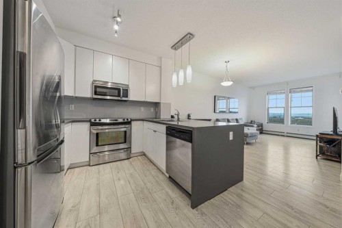 404-207 Sunset Drive, Cochrane, AB - Indoor Photo Showing Kitchen With Upgraded Kitchen