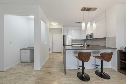 404-207 Sunset Drive, Cochrane, AB - Indoor Photo Showing Kitchen With Double Sink With Upgraded Kitchen