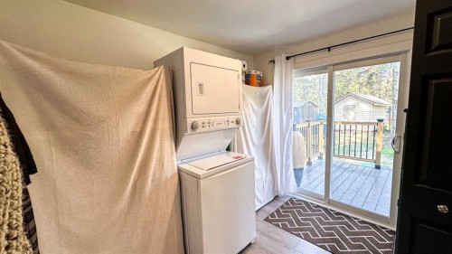 968 1 Avenue Ne, Sundre, AB - Indoor Photo Showing Laundry Room