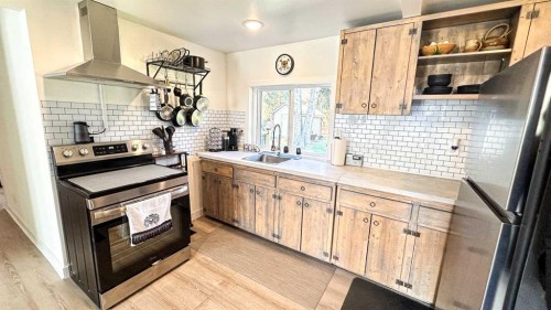 968 1 Avenue Ne, Sundre, AB - Indoor Photo Showing Kitchen