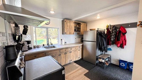968 1 Avenue Ne, Sundre, AB - Indoor Photo Showing Kitchen