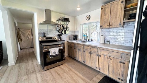 968 1 Avenue Ne, Sundre, AB - Indoor Photo Showing Kitchen