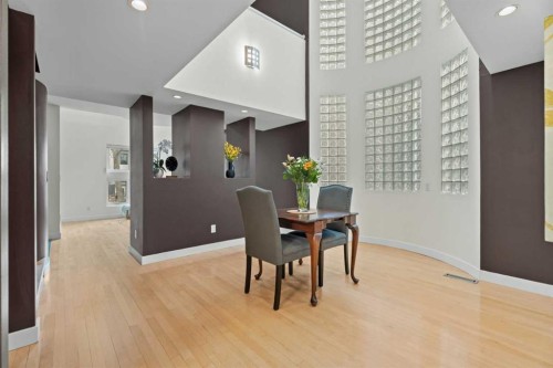 216 4 Avenue Ne, Calgary, AB - Indoor