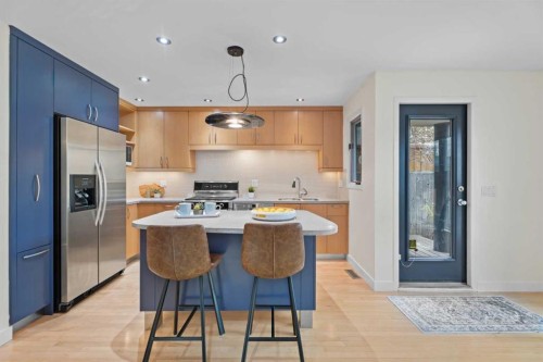 216 4 Avenue Ne, Calgary, AB - Indoor Photo Showing Kitchen