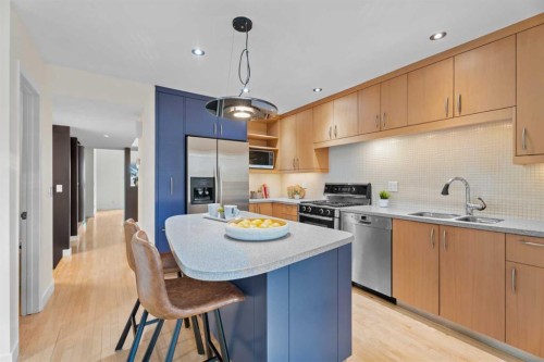 216 4 Avenue Ne, Calgary, AB - Indoor Photo Showing Other Room