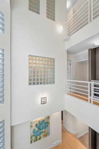 216 4 Avenue Ne, Calgary, AB - Indoor Photo Showing Other Room