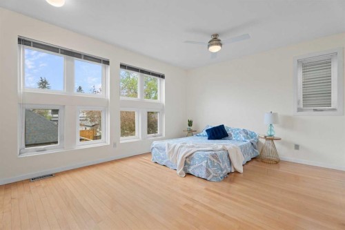 216 4 Avenue Ne, Calgary, AB - Indoor Photo Showing Bedroom