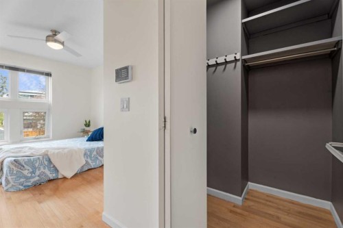 216 4 Avenue Ne, Calgary, AB - Indoor Photo Showing Bedroom