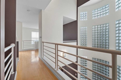 216 4 Avenue Ne, Calgary, AB - Indoor Photo Showing Other Room