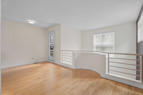 216 4 Avenue Ne, Calgary, AB - Indoor Photo Showing Other Room