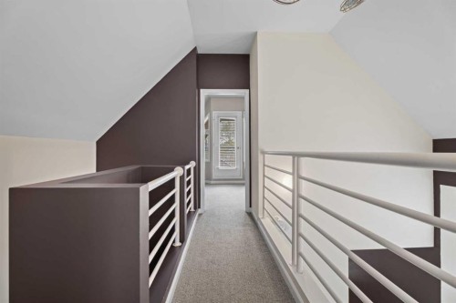 216 4 Avenue Ne, Calgary, AB - Indoor Photo Showing Other Room