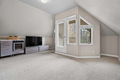216 4 Avenue Ne, Calgary, AB - Indoor Photo Showing Other Room