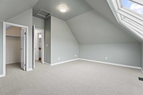 216 4 Avenue Ne, Calgary, AB - Indoor Photo Showing Other Room