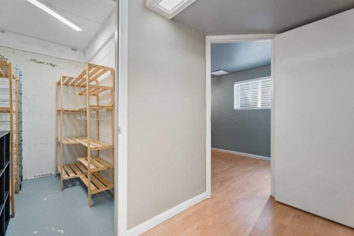 216 4 Avenue Ne, Calgary, AB - Indoor Photo Showing Other Room