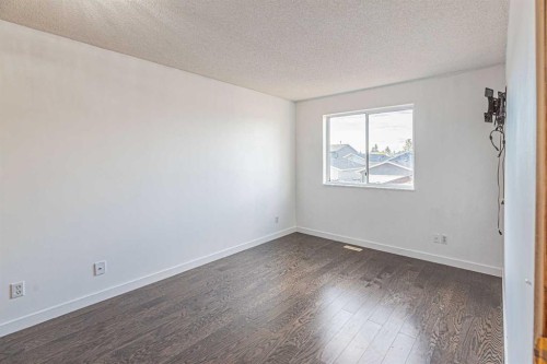 14 Martindale Mews Ne, Calgary, AB - Indoor Photo Showing Other Room