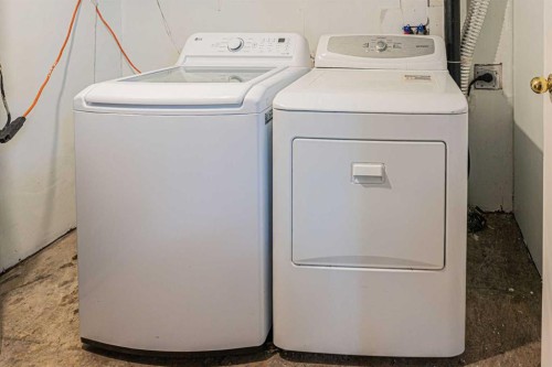 14 Martindale Mews Ne, Calgary, AB - Indoor Photo Showing Laundry Room