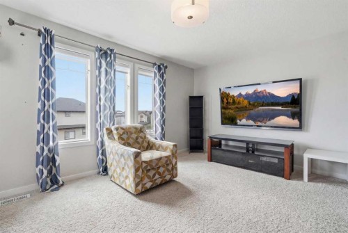 4 Panton Road Nw, Calgary, AB - Indoor Photo Showing Living Room