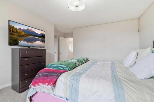 4 Panton Road Nw, Calgary, AB - Indoor Photo Showing Bedroom