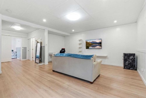 4 Panton Road Nw, Calgary, AB - Indoor
