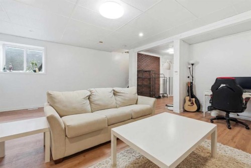4 Panton Road Nw, Calgary, AB - Indoor