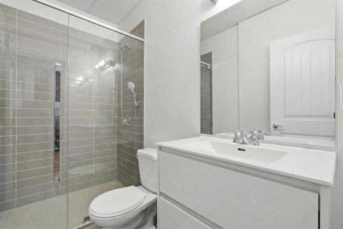 4 Panton Road Nw, Calgary, AB - Indoor Photo Showing Bathroom