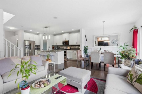 4 Panton Road Nw, Calgary, AB - Indoor Photo Showing Living Room