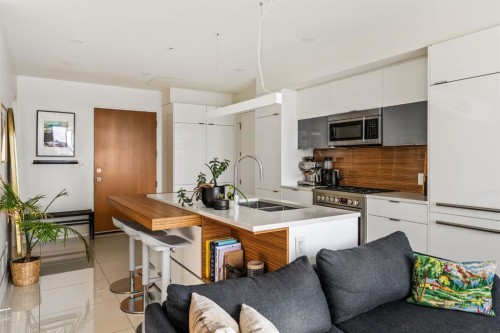 705-1020 9 Avenue Se, Calgary, AB - Indoor Photo Showing Kitchen