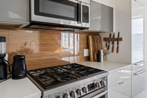 705-1020 9 Avenue Se, Calgary, AB - Indoor Photo Showing Kitchen