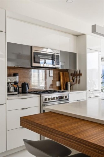 705-1020 9 Avenue Se, Calgary, AB - Indoor Photo Showing Kitchen