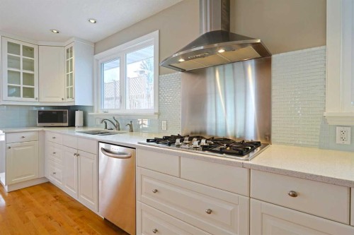 175 Brabourne Road Sw, Calgary, AB - Indoor Photo Showing Kitchen
