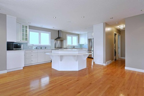 175 Brabourne Road Sw, Calgary, AB - Indoor Photo Showing Kitchen With Upgraded Kitchen