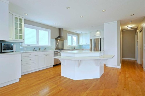 175 Brabourne Road Sw, Calgary, AB - Indoor Photo Showing Kitchen With Upgraded Kitchen