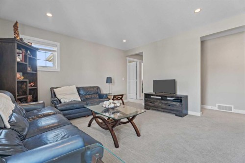 19 Masters Mews Se, Calgary, AB - Indoor Photo Showing Living Room