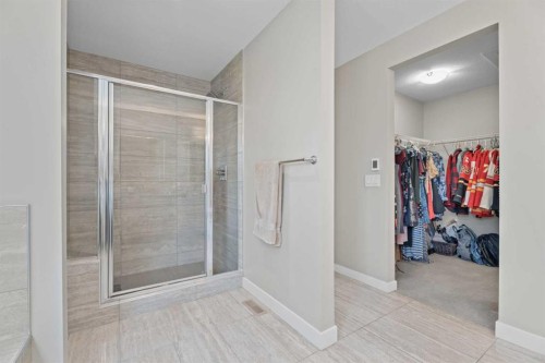 19 Masters Mews Se, Calgary, AB - Indoor Photo Showing Bathroom