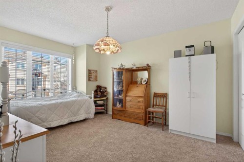 92 Hamptons Link Nw, Calgary, AB - Indoor Photo Showing Bedroom