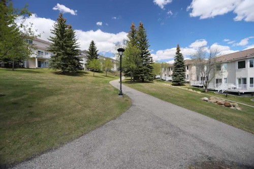 92 Hamptons Link Nw, Calgary, AB - Outdoor
