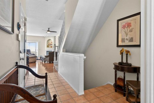 92 Hamptons Link Nw, Calgary, AB - Indoor Photo Showing Other Room