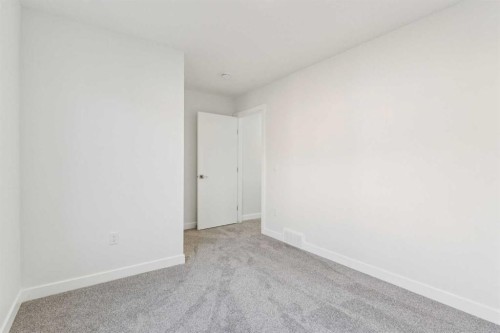 202-95 Saddlecrest Circle Ne, Calgary, AB - Indoor Photo Showing Other Room
