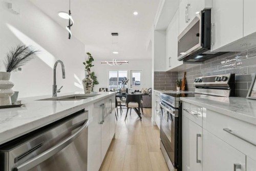 202-95 Saddlecrest Circle Ne, Calgary, AB - Indoor Photo Showing Kitchen With Upgraded Kitchen