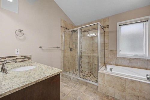 1206 19 Avenue Nw, Calgary, AB - Indoor Photo Showing Bathroom