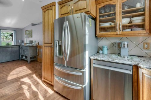 13A Westlynn Drive, Claresholm, AB - Indoor Photo Showing Kitchen