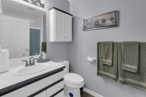 13A Westlynn Drive, Claresholm, AB - Indoor Photo Showing Bathroom