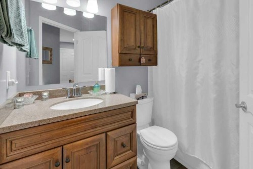 13A Westlynn Drive, Claresholm, AB - Indoor Photo Showing Bathroom