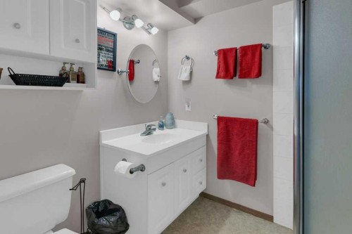 13A Westlynn Drive, Claresholm, AB - Indoor Photo Showing Bathroom