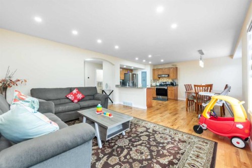 138 Panamount Crescent Nw, Calgary, AB - Indoor Photo Showing Living Room